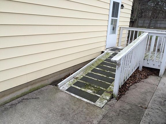 3rd image of 4183 Radstock Dr