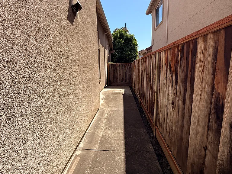 1832 Montage Ct — Photo 24