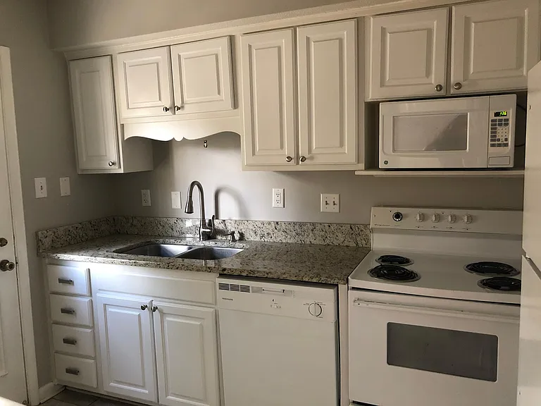 455 Mall Blvd #35 — Photo 6