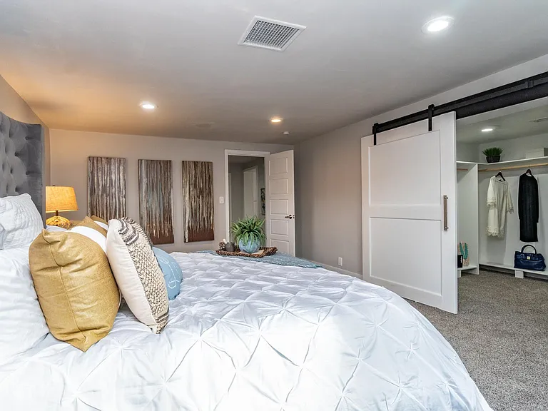 2514 E Indianola Ave — Photo 15