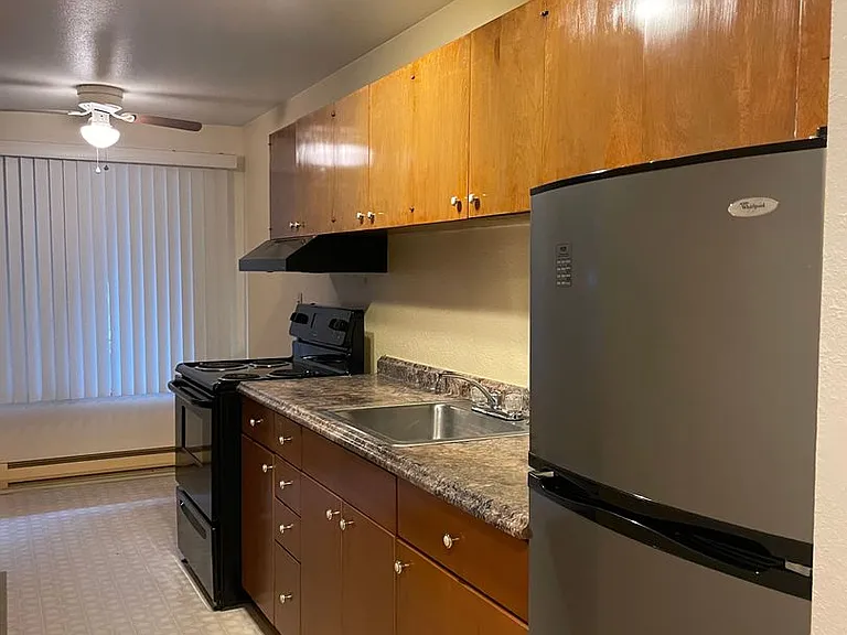 Oxford Court Apartments — Photo 5