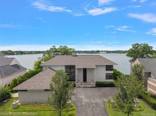 3468 Pine Estates Dr, West Bloomfield, MI 48323