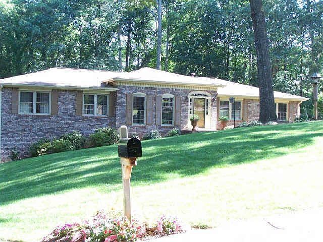 1st image of 3390 Camelot Dr