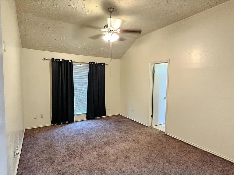 8731 Croteau Dr — Photo 12