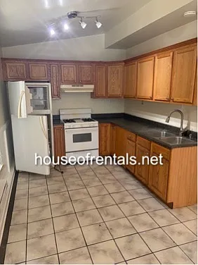 304 E College St #1/2
