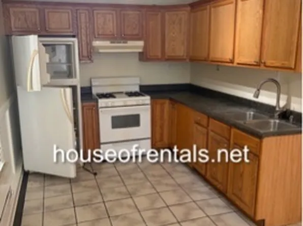 304 E College St #1/2, Carbondale, IL 62901