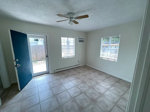437 Highland Ct #437 — Photo 5