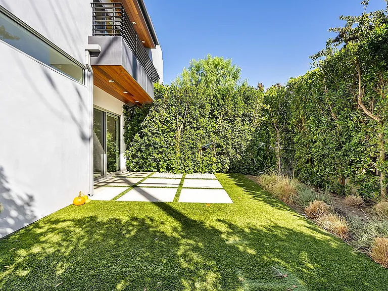 801 N Kilkea Dr — Photo 25
