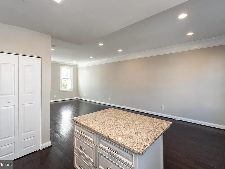 465 Luray Pl NW — Photo 18