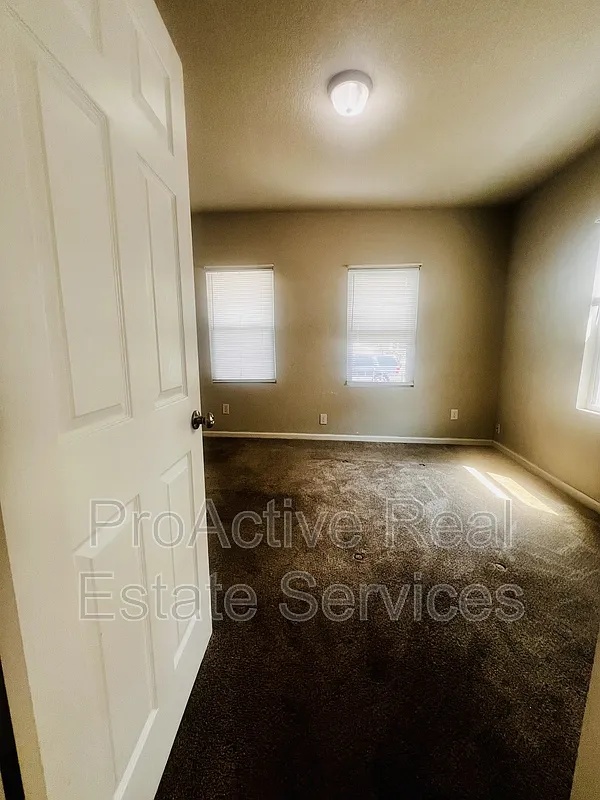 2 bed, 1.0 bath, 612 sqft, $1,350 — Photo 4