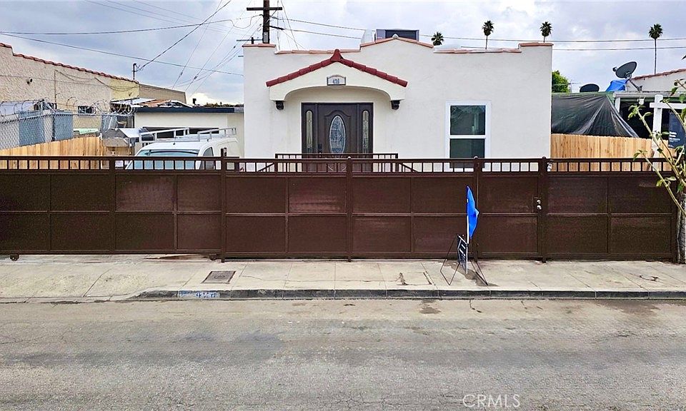 1st image of 426 W 63rd Pl