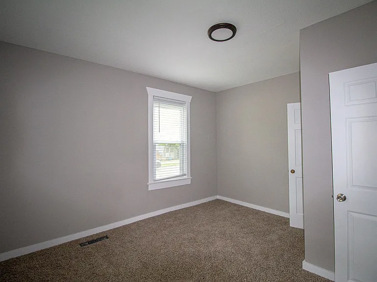 400 W Worley St — Photo 8