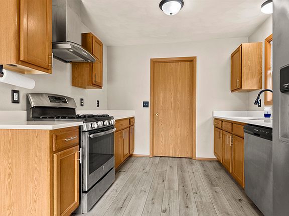 3rd image of 4193 Linden Rd