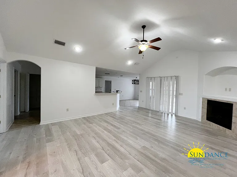 407 Serene Ct — Photo 3