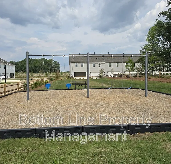 2000 Harlequin Dr — Photo 45