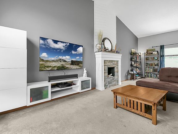 4th image of 2611 Admiral Dr