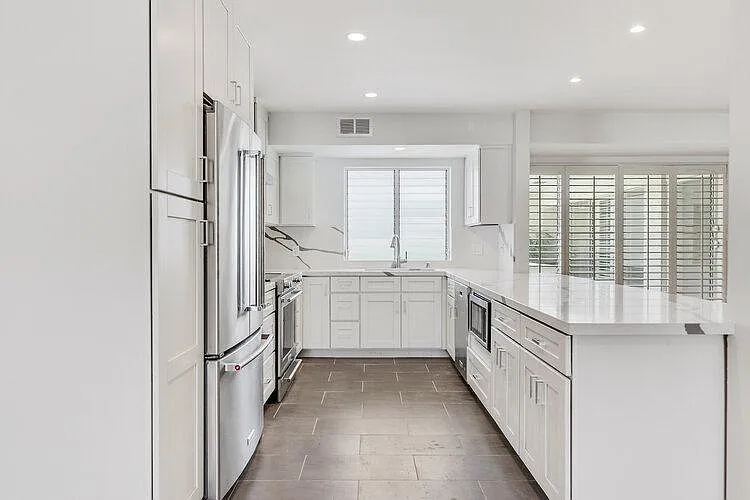 Penthouse 
Unit 501 Kitchen