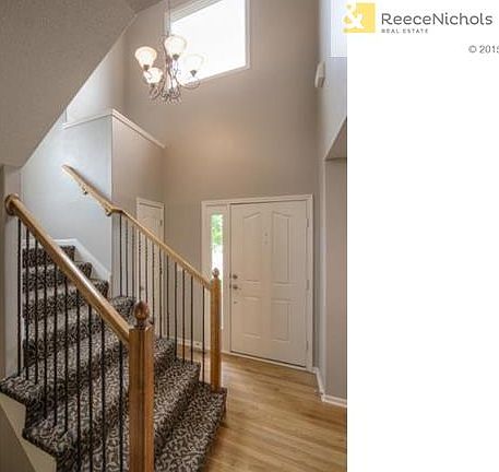 Dramatic 2 story entry