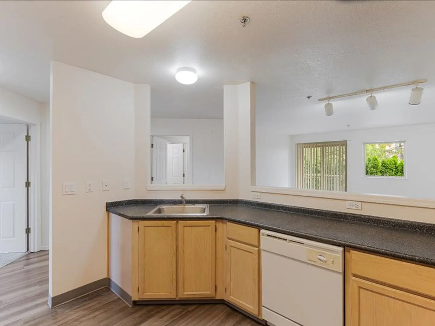 Villas on the Lake III Apartments — Photo 4