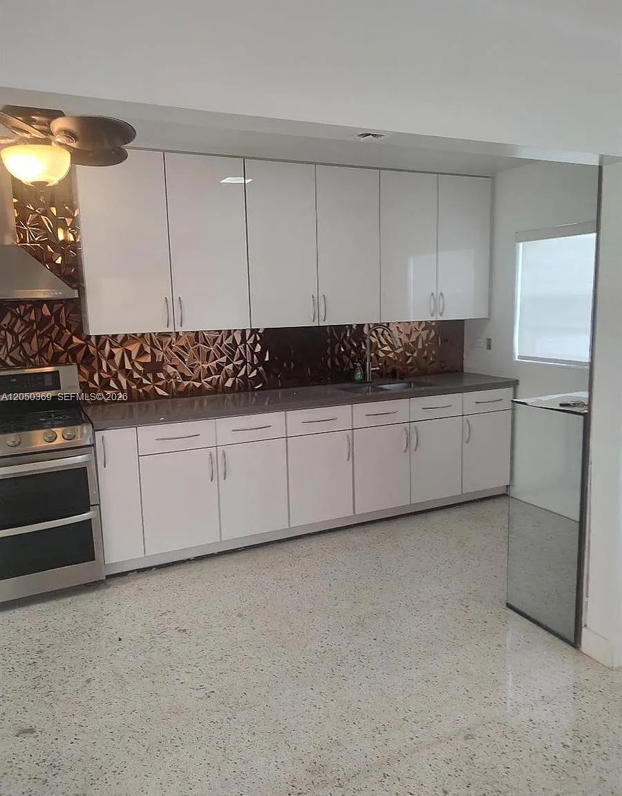 2 bed, 1.0 bath, 945 sqft, $2,800 — Photo 4