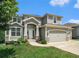 7265 NW Forest Lakes Dr, Kansas City, MO 64152