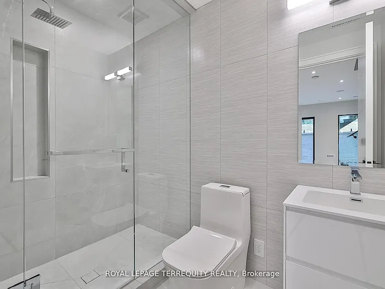 741 Woburn Ave — Photo 37