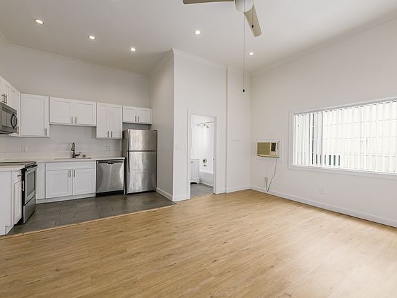 3rd image of 1315 N Bronson Ave #207A