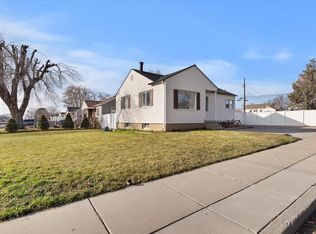9 Colonial Ave, Layton, UT 84041