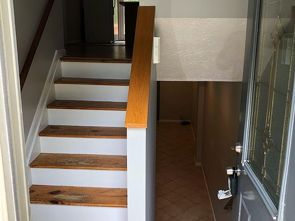5th image of 504 Greenhill Ct