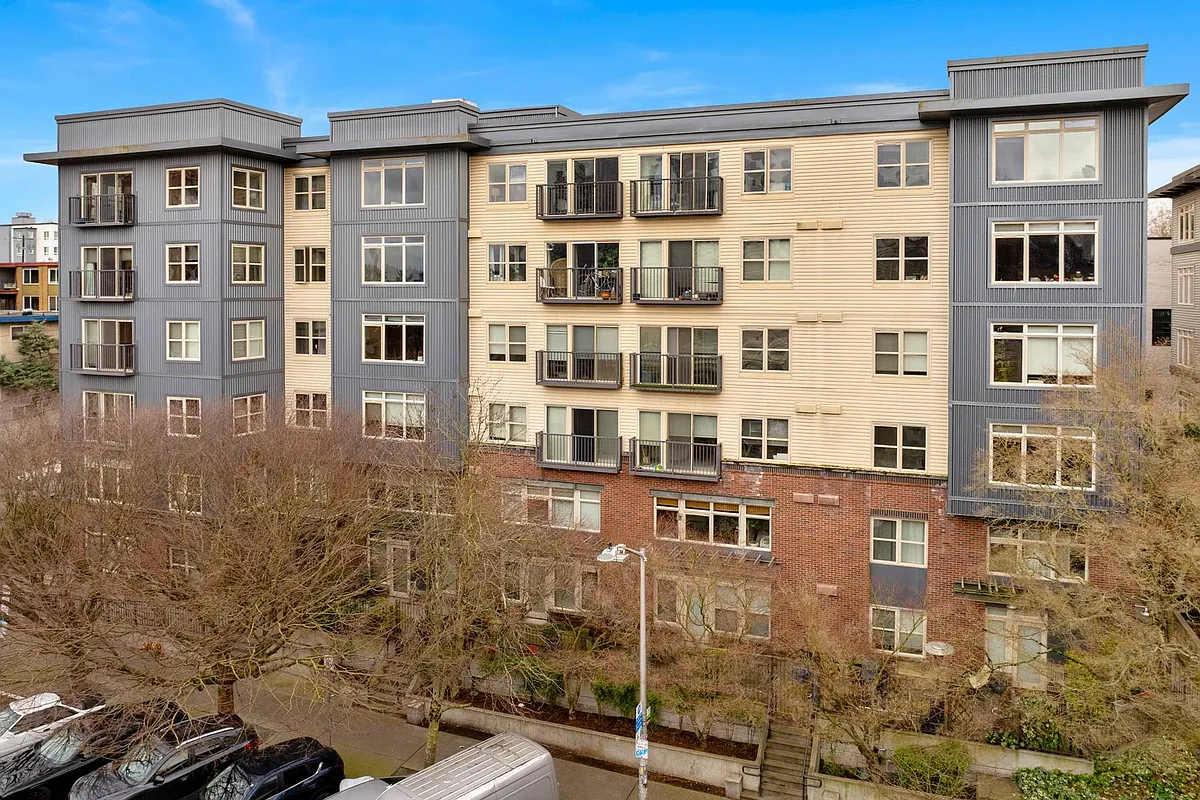 Building Photo - 1620 Belmont Ave #623