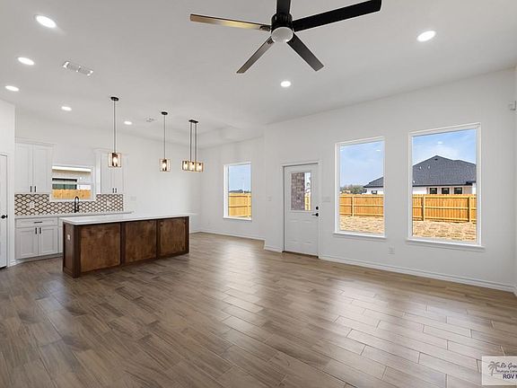 2nd image of 402 Janet Cir S