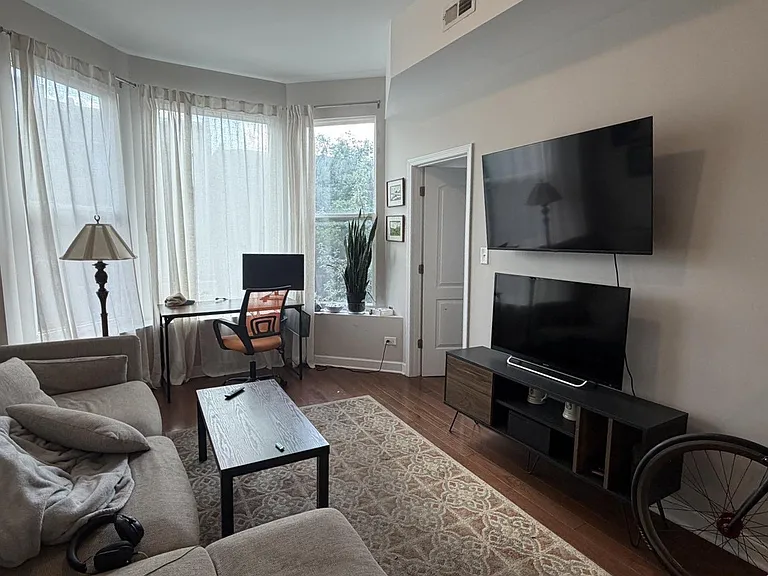 3505 N Sheffield Ave — Photo 9