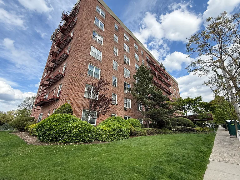 4727 Little Neck Pkwy #L4 — Photo 15