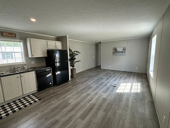 3rd image of 1243 Lucy Ave