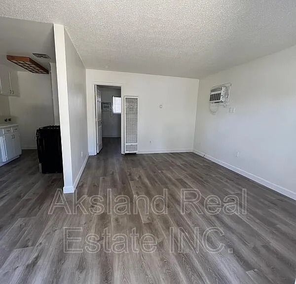 4555 Davis St #2 — Photo 2