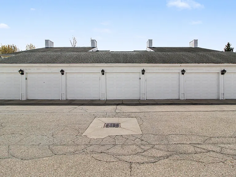 2279 S Main St — Photo 17