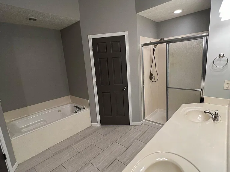 4595 S Park Ave — Photo 15