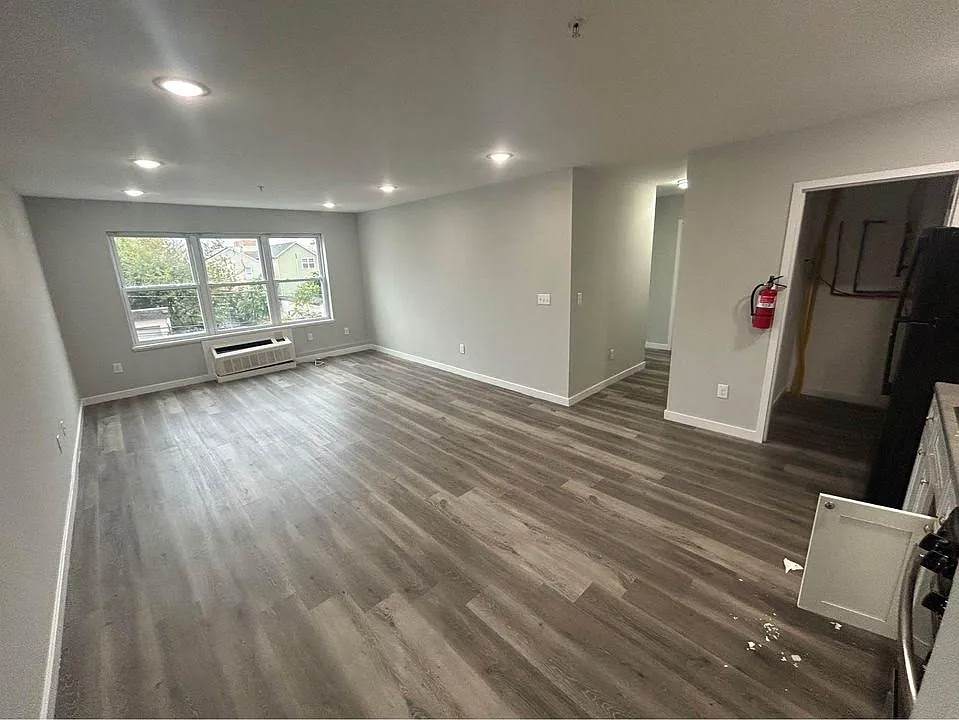 2 bed, $1,936 — Photo 3