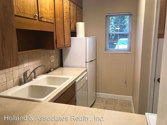 2nd image of 502 Carolyn Ct #B2