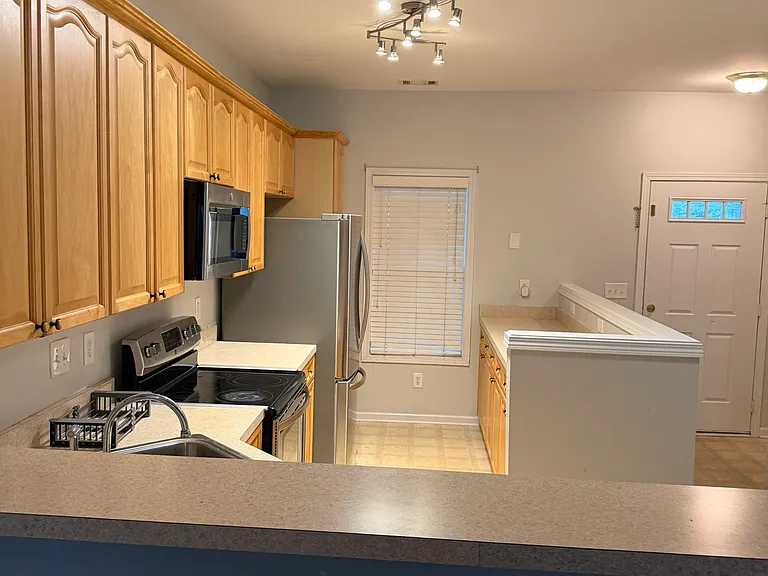 2414 Suwanee Pointe Dr — Photo 8