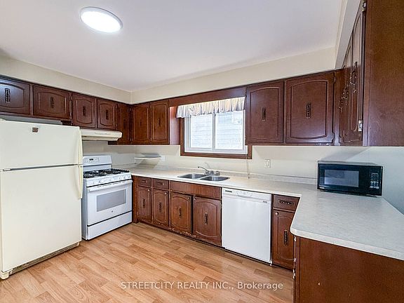 5th image of 785 Ross Ave