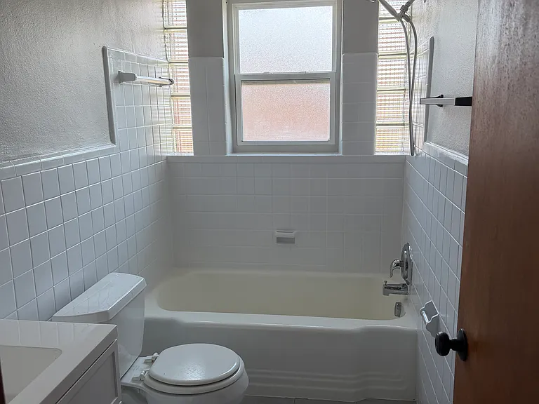 5031 Jamieson Ave #2F — Photo 6