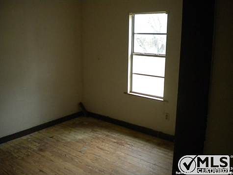 5th image of 911 E Leona St