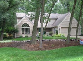 14610 W Crest View Dr, New Berlin, WI 53151