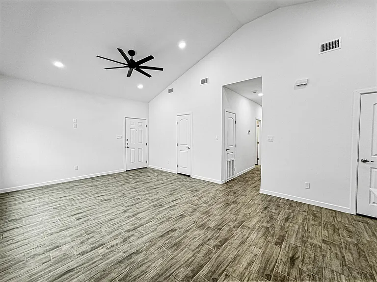 2704 Robin Rd #1 — Photo 7