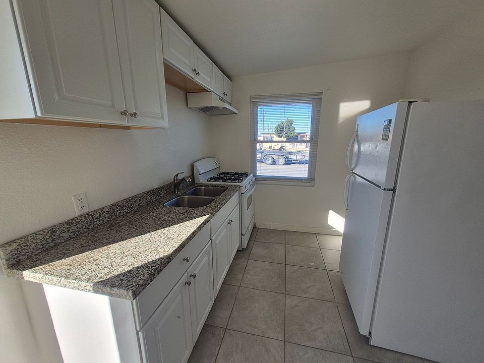 1st image of 2361 S Walnut Ave #6
