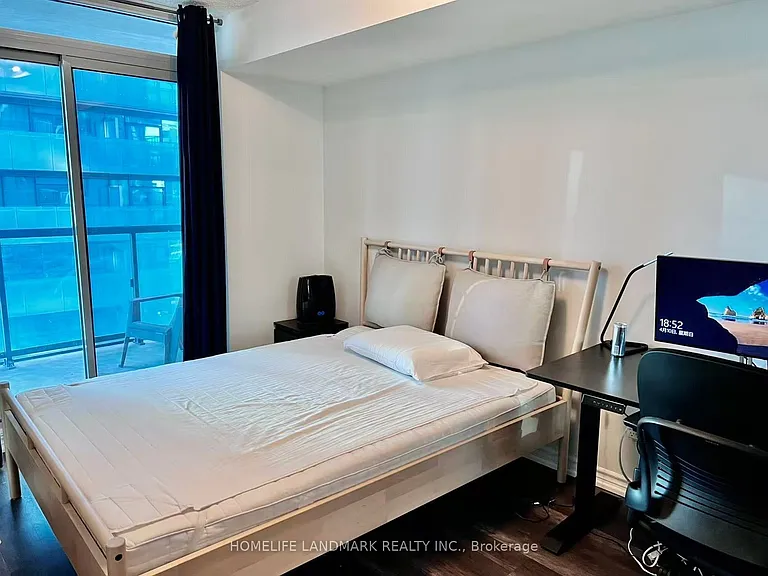 19 Grand Trunk Cres #2107 — Photo 4