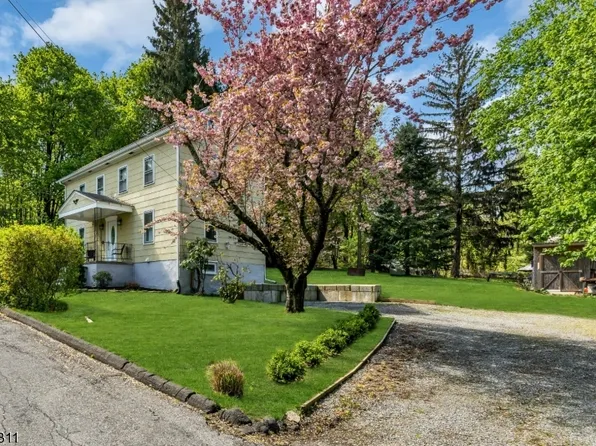 2 Lake St, Hampton Boro, NJ 08827