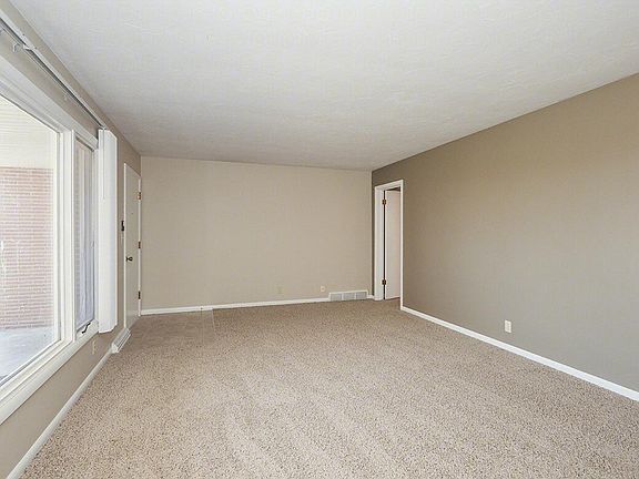 5th image of 4617 Eden Cir