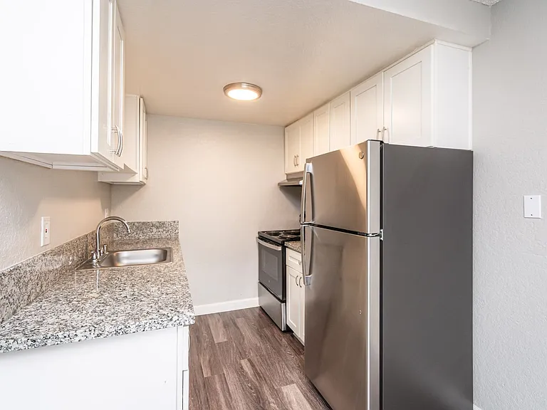 Gold Creek Apartments — Photo 33